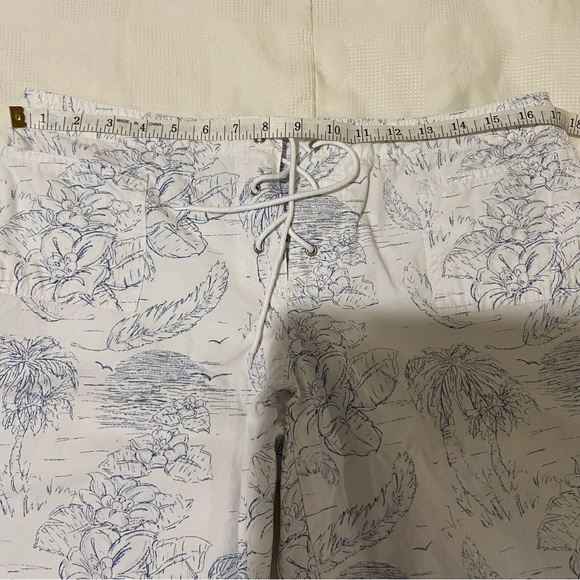 Old Navy 100% cotton capris. Tie up front closure. - Picture 3 of 6